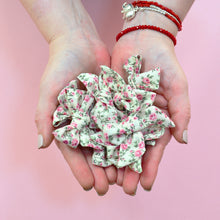Cargar imagen en el visor de la galería, Pinche niña rosado con pattern de flores